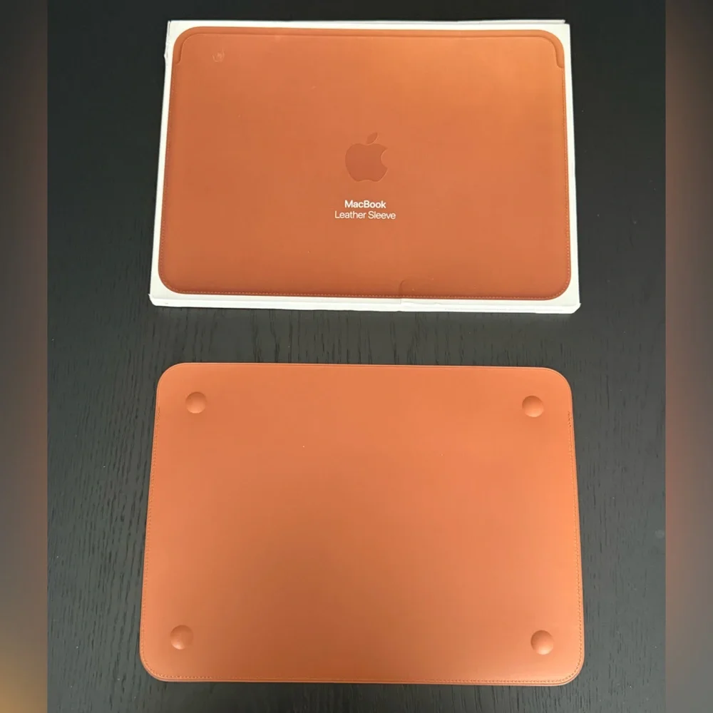Apple Tan Leather Sleeve for MacBook - Picture 2 of 6